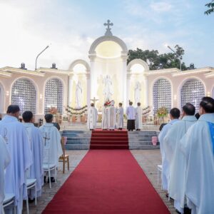 Gx. Phú Vinh: Thánh lễ tạ ơn khánh thành Linh đài và Nhà Chờ Phục Sinh