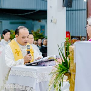 Gx. Côn Sơn: Cha Giuse Trần Quốc Dân tiếp nhận sứ vụ chủ chăn