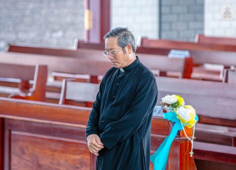 Gx. Đá Bạc: Chào đón Cha tân Chánh xứ Phêrô Đặng Duy Linh
