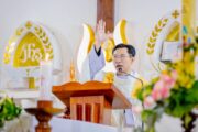 Gx. Đức Mỹ: Nghi thức chuyển giao sứ vụ cho Cha tân Chánh xứ GB. Nguyễn Hoàng Bửu Kim