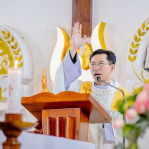 Gx. Đức Mỹ: Nghi thức chuyển giao sứ vụ cho Cha tân Chánh xứ GB. Nguyễn Hoàng Bửu Kim