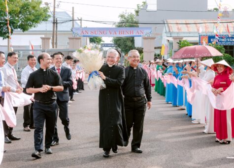Gx. Long Tâm: Cha Phêrô Trần Quốc Dũng được bổ nhiệm làm tân chánh xứ
