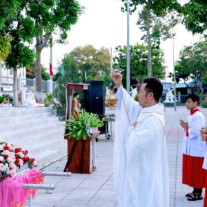 Gx. Long Toàn: Mừng lễ kính Thánh Giuse Thợ và Khai mạc Tháng Hoa