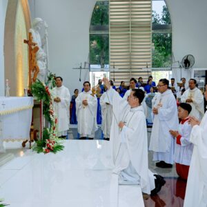 Gx. Long Toàn: Chầu Thánh Thể thay Giáo phận – Ngày 03.5.2026