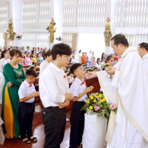 Gx. Phước Lộc: 109 em thiếu nhi lần đầu rước Chúa- Ngày 07.6.2026
