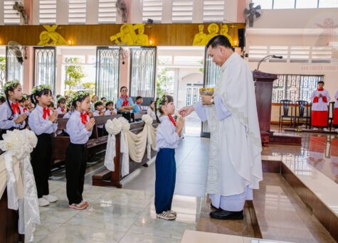Gx. Quảng Nghệ: Thánh lễ ban Bí tích Thánh Thể lần đầu- Ngày 07.6.2026