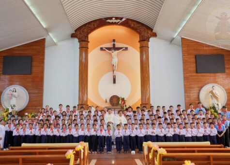 Gx. Chu Hải: 125 Thiếu nhi Rước Lễ Lần Đầu- Ngày 07.6.2026