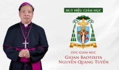Huy hiệu và khẩu hiệu của Đức Giám mục Gioan Baotixita Nguyễn Quang Tuyến