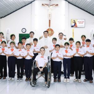 Gx. Phước Hiệp: 17 thiếu nhi lãnh nhận Bí tích Thánh Thể lần đầu- Ngày 07.6.2026