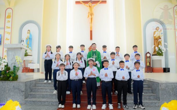 Gx. Hồ Tràm: 19 em thiếu nhi Rước lễ lần đầu- Ngày 14.6.2026