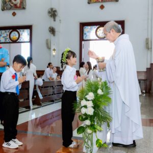 Gx. Vinh Châu: Mừng lễ Bổn mạng Giới Thiếu Nhi và ban Bí tích Thánh Thể lần đầu