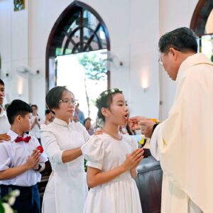 Gx. Hải An: 46 thiếu nhi lần đầu rước Chúa Thánh Thể - Ngày 21.6.2026