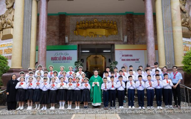 Gx. Thuỷ Giang : 45 thiếu nhi lần đầu rước Chúa– Ngày 21.6.2026