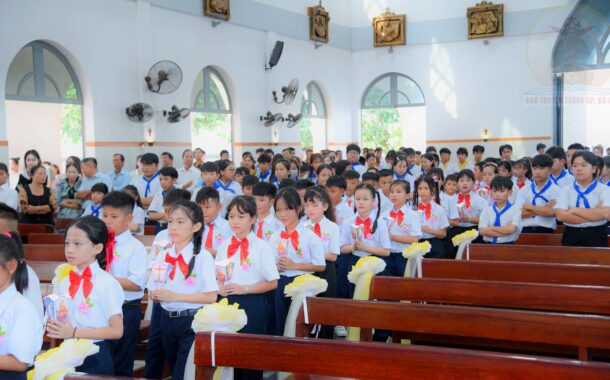 Gx. Hòa Sơn: Thánh lễ ban Bí tích Thánh Thể lần đầu- Ngày 14.6.2026