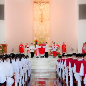 Gx. Hòa Thuận: 140 em thiếu nhi lãnh nhận Bí tích Thêm Sức - 19.6.2026