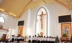 Gx. Láng Cát: 54 em tuyên hứa vào đời và tốt nghiệp khóa Giáo lý Hồng Ân