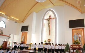 Gx. Láng Cát: 96 em tuyên hứa vào đời và tốt nghiệp khóa Giáo lý Hồng Ân