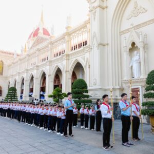 Gx. Phước Hưng: 151 em thiếu nhi lần đầu rước Chúa - 07.6.2026