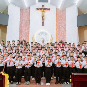 Gx. Xuân Sơn: 92 em thiếu nhi đón nhận hồng ân Thánh Thể lần đầu – 08.6.2026