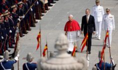 [Tông du Tây Ban Nha] Đức Thánh Cha đến Madrid, gặp gỡ Quốc vương và Hoàng hậu Tây Ban Nha