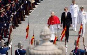 [Tông du Tây Ban Nha] Đức Thánh Cha đến Madrid, gặp gỡ Quốc vương và Hoàng hậu Tây Ban Nha