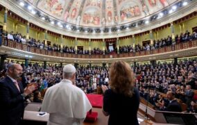 [Tông du Tây Ban Nha] Đức Thánh Cha gặp Quốc hội Tây Ban Nha tại trụ sở Hạ viện ở Madrid