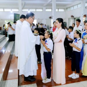 Gx. Lam Sơn: 88 em thiếu nhi rước lễ lần đầu- Ngày 05.7.2026