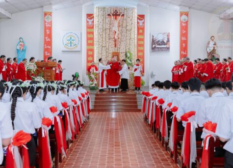 Gx. Sơn Hòa: Thánh lễ ban Bí tích Thêm Sức- Ngày 17.7.2026