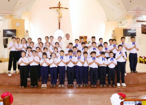 Gx. Hải Sơn: 44 em thiếu nhi rước lễ lần đầu- Ngày 12.7.2026