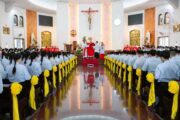 Gx. Chánh Tòa: Đức Cha Emmanuel ban Bí tích Thêm Sức Cho 196 em thiếu nhi