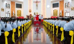 Gx. Chánh Tòa: Đức Cha Emmanuel ban Bí tích Thêm Sức Cho 196 em thiếu nhi