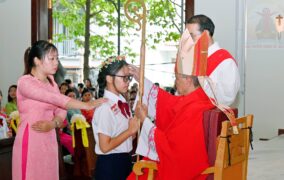Gx. Hải An: Đức Cha Tôma ban Bí tích Thêm Sức cho 52 em thiếu nhi- Ngày 26.7.2026