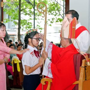 Gx. Hải An: Đức Cha Tôma ban Bí tích Thêm Sức cho 52 em thiếu nhi- Ngày 26.7.2026