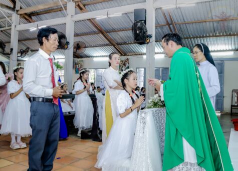Gx. Hòa Vinh: 17 thiếu nhi Rước Lễ Lần Đầu- Ngày 05.7.2026