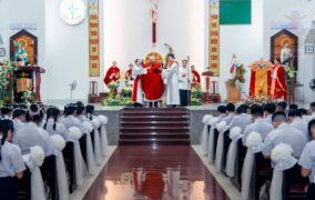 Gx. Trung Đồng: Đức cha Emmanuel ban Bí tích Thêm sức cho 136 em thiếu nhi- Ngày 09.7.2026