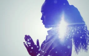 Điều gì sẽ xảy ra khi công nghệ không còn hỗ trợ đời sống tôn giáo mà bắt đầu thay thế chính đời sống ấy