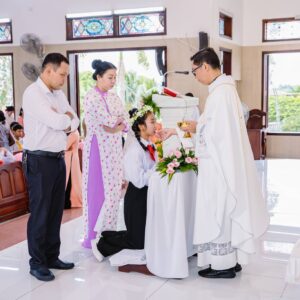 Gx. Phước Ân: 17 em thiếu nhi lần đầu rước Chúa- Ngày 09.8.2026