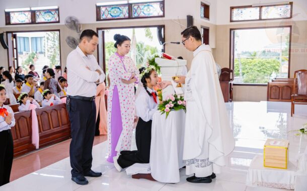 Gx. Phước Ân: 17 em thiếu nhi lần đầu rước Chúa- Ngày 09.8.2026