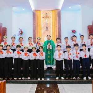 Gx. Bình Ba: 22 em thiếu nhi lần đầu rước Chúa- Ngày 16.8.2026