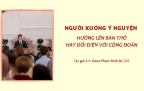 Người xướng ý nguyện hướng lên bàn thờ hay đối diện với cộng đoàn