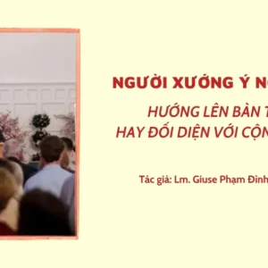 Người xướng ý nguyện hướng lên bàn thờ hay đối diện với cộng đoàn