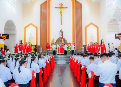 Gx. Bông Trang: Đức Cha Tôma cử hành Thánh lễ ban Bí tích Thêm Sức- Ngày 14.08.2026
