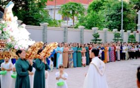 Gx. Châu Pha: Rước Kiệu và Thánh lễ mừng kính Thánh Mônica – Bổn mạng Giới Hiền Mẫu