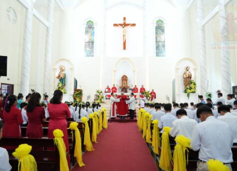 Gx. Đất Đỏ: Đức Cha Emmanuel cử hành Thánh lễ ban Bí tích Thêm Sức- Ngày 27.08.2026