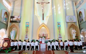 Gx. Sơn Bình: Thánh lễ Rước Lễ Trọng thể – Tốt nghiệp Giáo lý