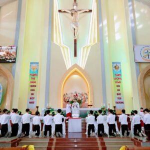 Gx. Sơn Bình: Thánh lễ Rước Lễ Trọng thể – Tốt nghiệp Giáo lý