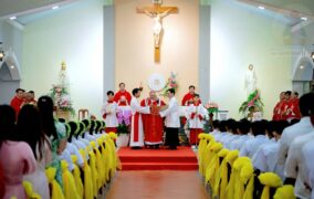 Gx. Xuân Hà: Đức Cha Tôma cử hành Thánh lễ ban Bí tích Thêm Sức - Ngày 19.08.2026