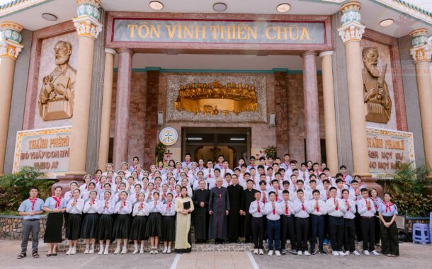 Gx. Thủy Giang: Đức Cha Emmanuel cử hành Thánh lễ ban Bí tích Thêm Sức-  Ngày 09.08.2026