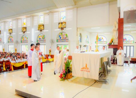 Gx. Hòa Hội: Chầu Thánh Thể thay Giáo phận- Ngày 20.09.2026