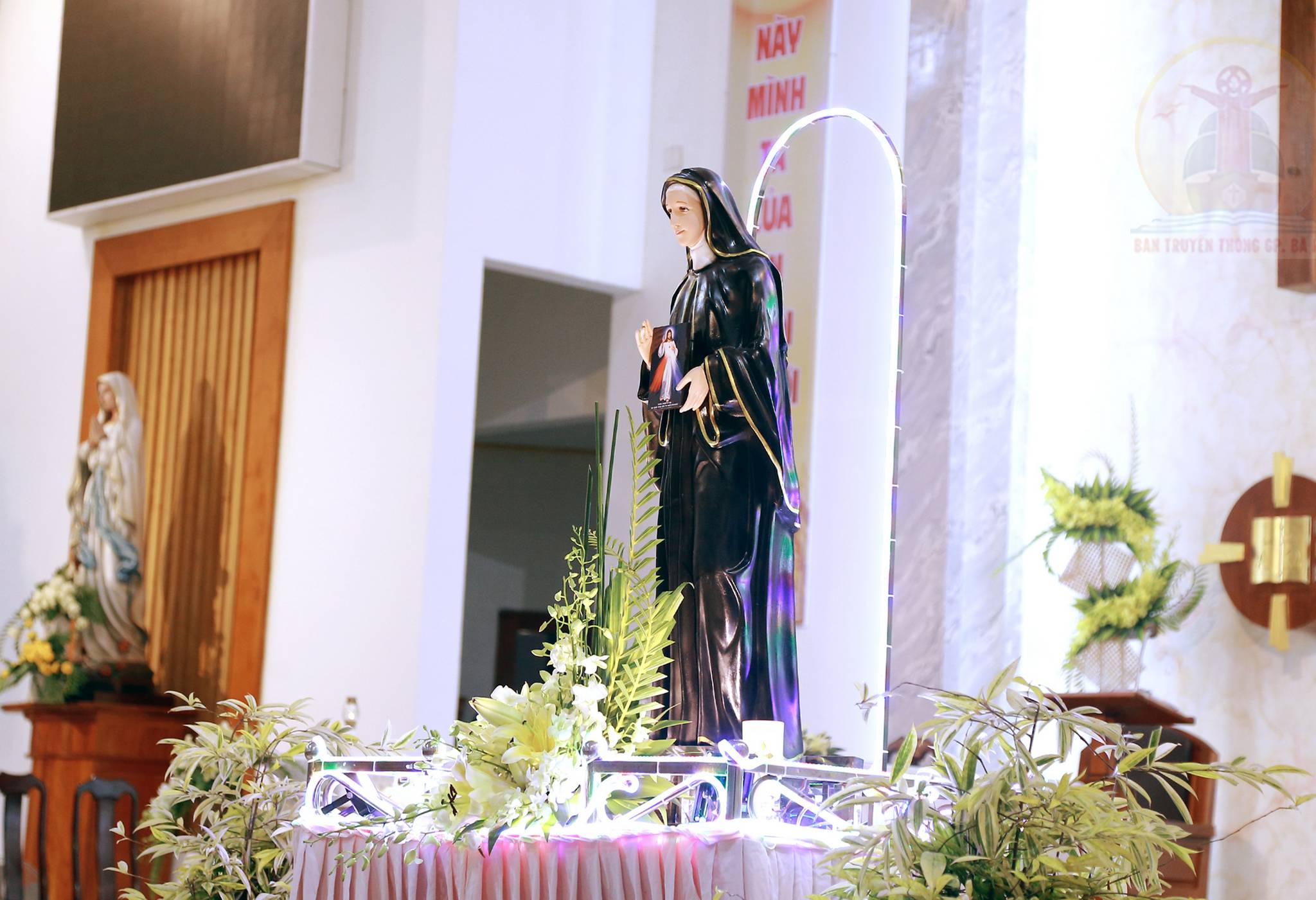 Gx. Láng Cát: Mừng lễ Thánh Faustina- Bổn mạng Hội Lòng Chúa Thương Xót